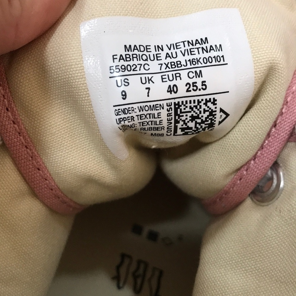 Women’s Pink Faux-Fur Converse- NEVER WORN! - Picture 6 of 6